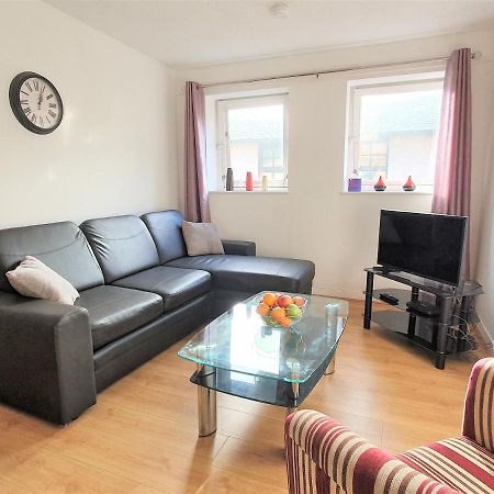 Modern One Bedroom Apt - City Centre & Freeparking Glasgow Bagian luar foto