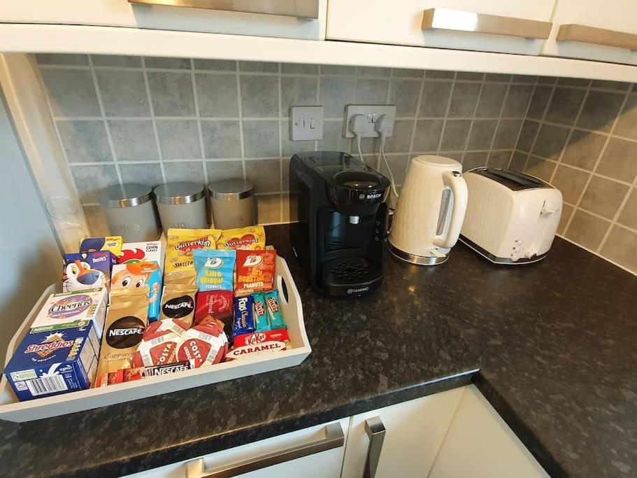 Modern One Bedroom Apt - City Centre & Freeparking Glasgow Bagian luar foto