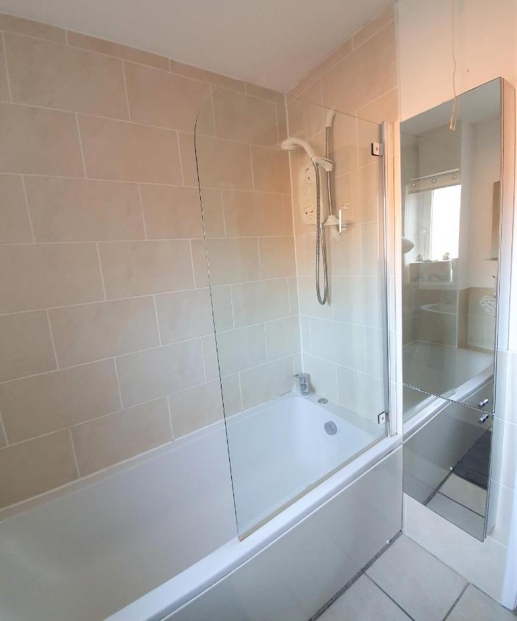 Modern One Bedroom Apt - City Centre & Freeparking Glasgow Bagian luar foto