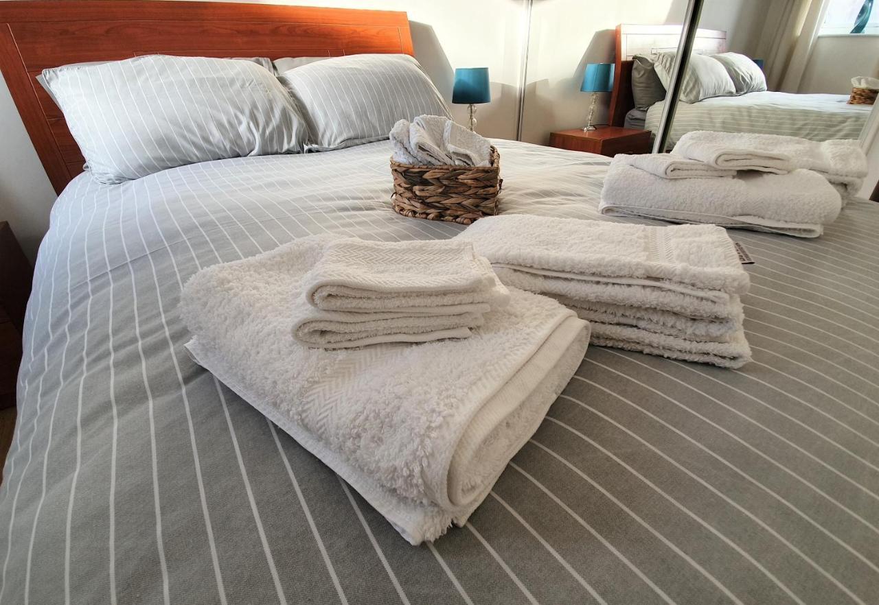 Modern One Bedroom Apt - City Centre & Freeparking Glasgow Bagian luar foto