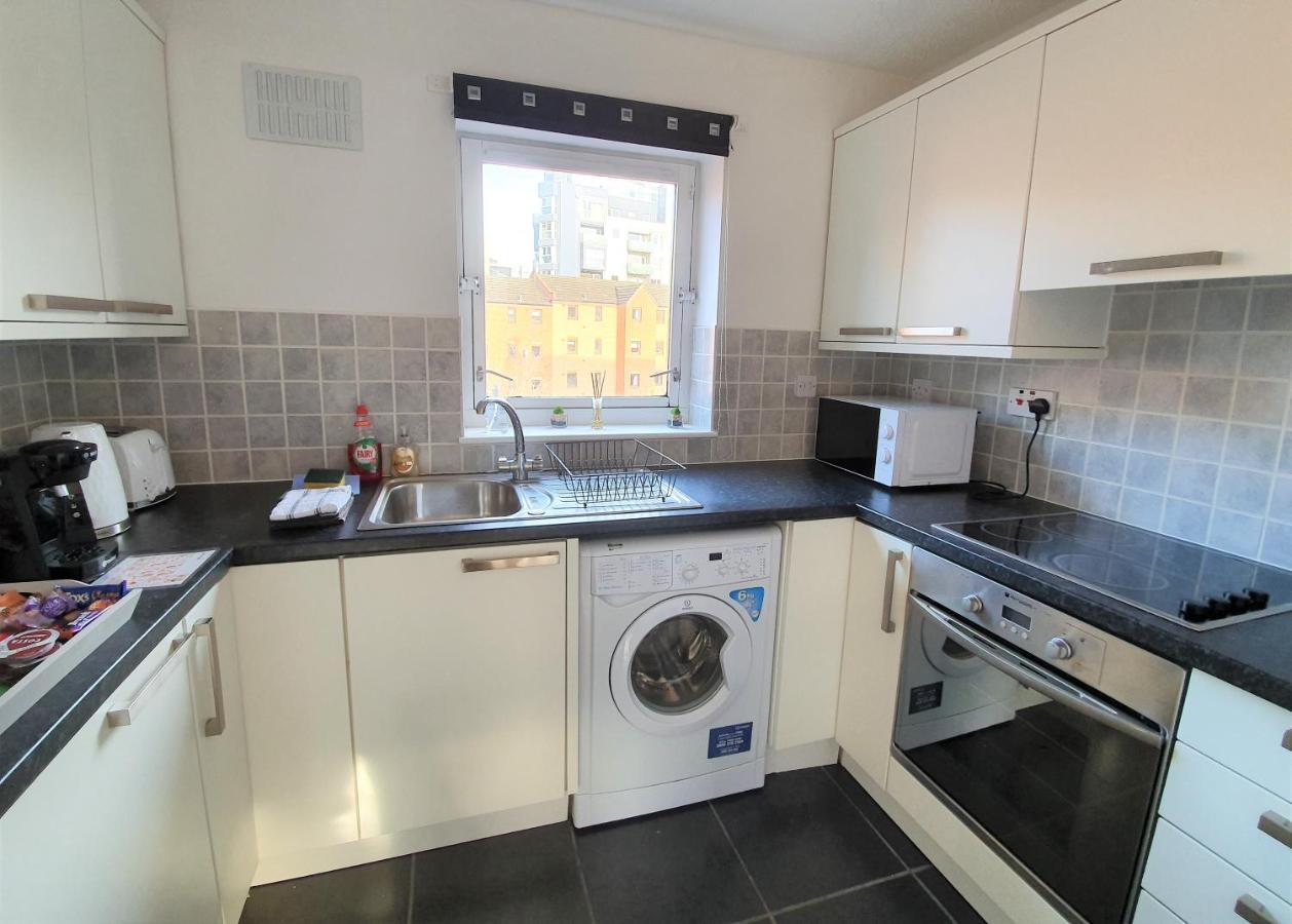 Modern One Bedroom Apt - City Centre & Freeparking Glasgow Bagian luar foto